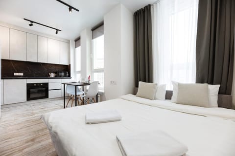 Bed, Kitchen or kitchenette, Photo of the whole room, Dining area, Bedroom, stove