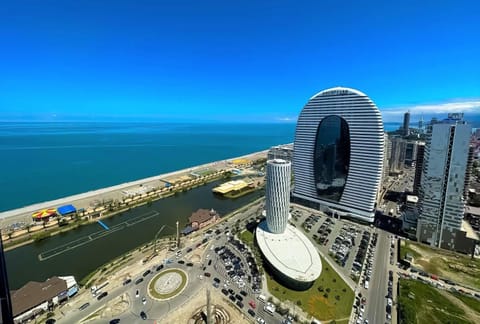 Property building, Nearby landmark, Communal lounge/ TV room, Day, Neighbourhood, Natural landscape, Bird's eye view, Evening entertainment, City view, Sea view, Location