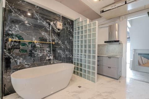 Shower, Bath