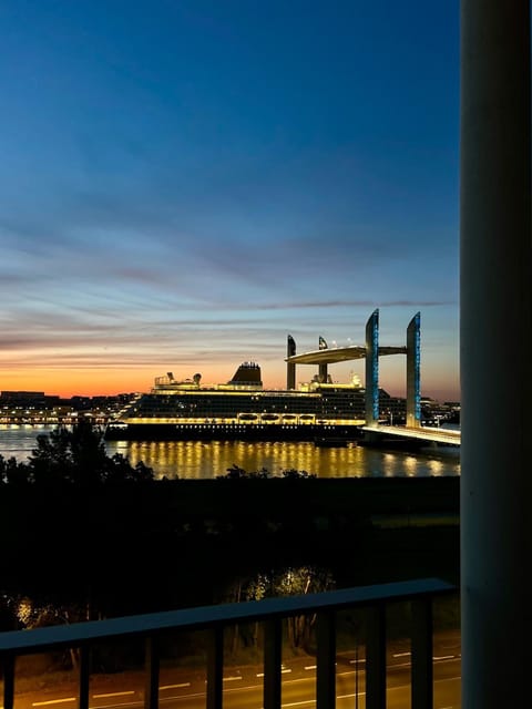 Natural landscape, View (from property/room), Balcony/Terrace, River view, Sunset