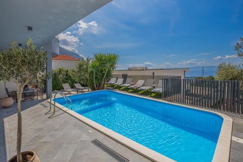 Balcony/Terrace, Swimming pool, sunbed