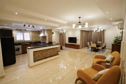 TV and multimedia, Kitchen or kitchenette, Living room, Seating area, Dining area