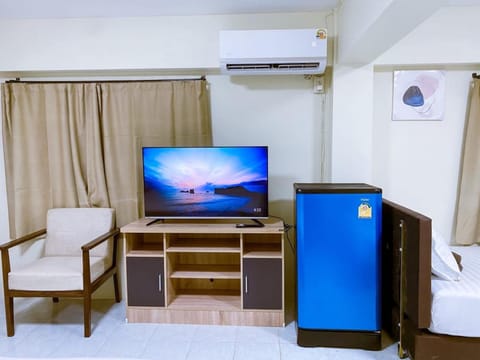 TV and multimedia, Seating area, Evening entertainment, air conditioner