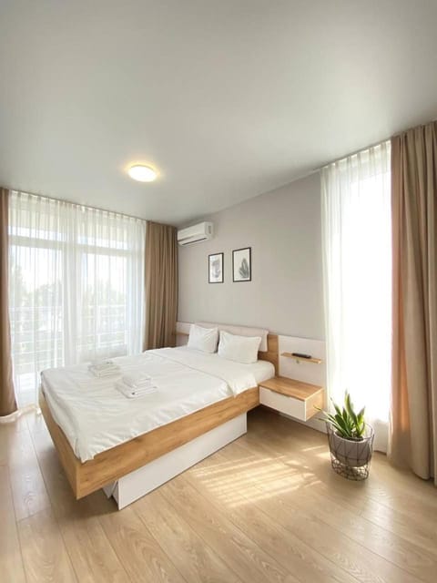 Bed, Photo of the whole room, Bedroom, air conditioner