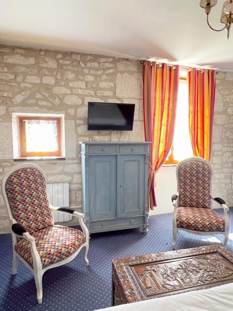 Bed, Living room, Photo of the whole room