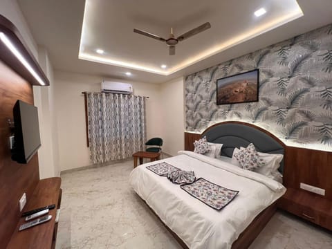 Bed, Photo of the whole room, Bedroom, air conditioner