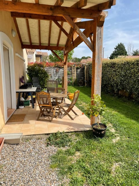 Property building, Patio, Spring, Garden, Dining area, Garden view