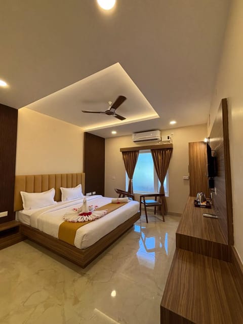 Bed, TV and multimedia, Photo of the whole room, Bedroom, towels