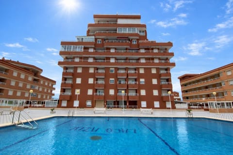 Property building, Day, Pool view, Swimming pool