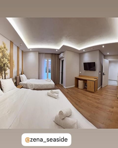 Bed, TV and multimedia, Bedroom, towels