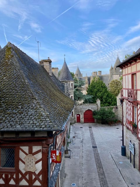 Neighbourhood, Landmark view