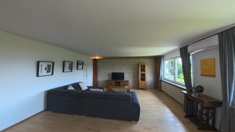 TV and multimedia, Living room, Photo of the whole room, Seating area