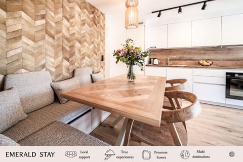 Kitchen or kitchenette, Seating area, Dining area, stove