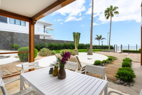 Natural landscape, Garden, View (from property/room), Garden view, Sea view, sunbed