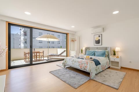 Bed, Living room, Bedroom