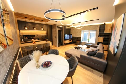 TV and multimedia, Living room, Photo of the whole room, Seating area, Dining area, Evening entertainment, kitchen