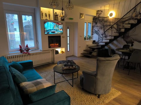 TV and multimedia, Living room, Seating area