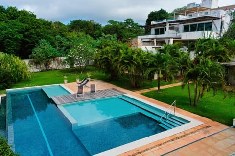Property building, Garden, Swimming pool