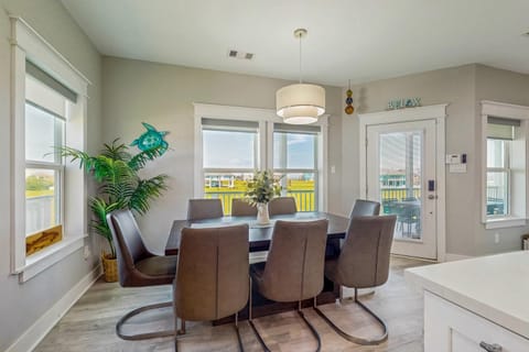 Warrior in Paradise House in Hitchcock