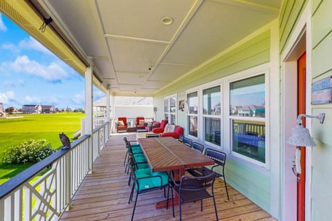 Warrior in Paradise House in Hitchcock