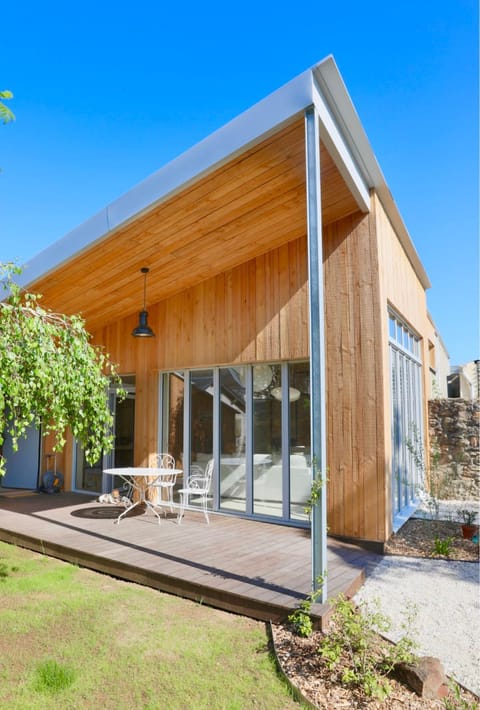 Property building, Spring, Day, Garden, Garden view