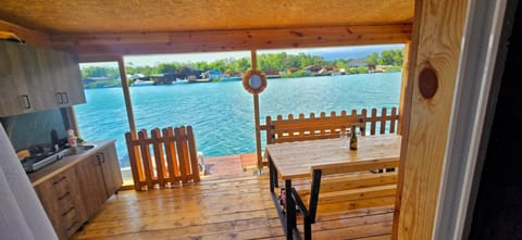 Kitchen or kitchenette, River view