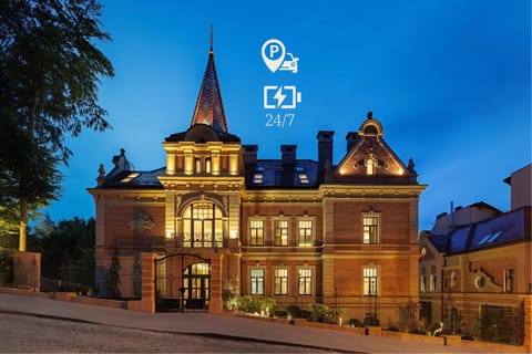 Property building, Restaurant/places to eat