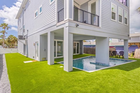 Beacon by the Sea- Unit B House in Bradenton Beach