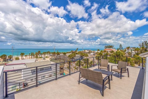 Beacon by the Sea- Unit B House in Bradenton Beach