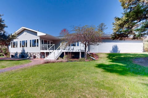 The 19th Hole Lakeside House in Eagle River