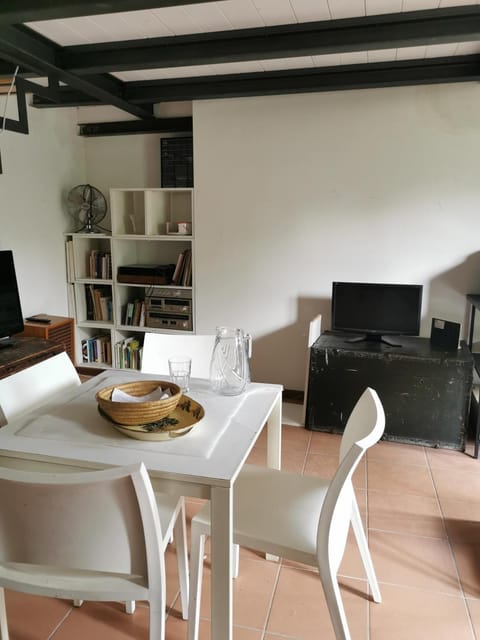 Living room, Seating area, Dining area, Food