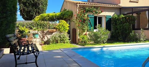 Property building, Spring, Day, Garden, Garden view, Pool view, Swimming pool, sunbed