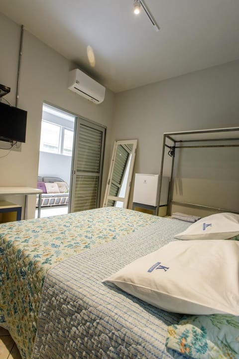 Bed, Photo of the whole room, air conditioner