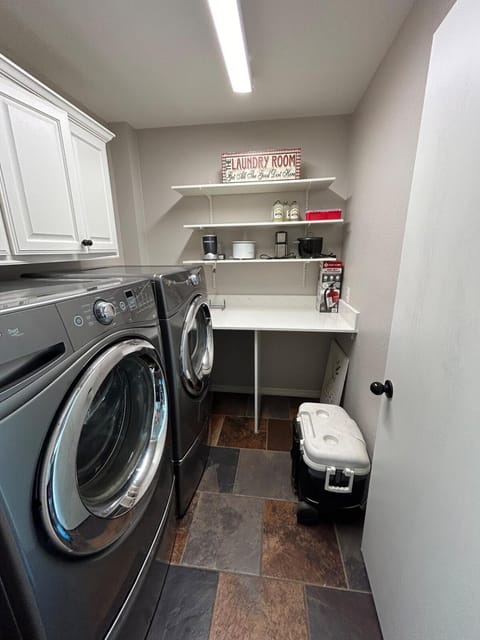 Serene Lakefront Retreat with Luxurious Comforts House in The Colony