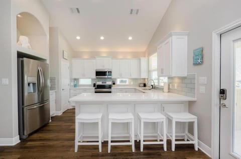 Dining area, microwave, oven, kitchen