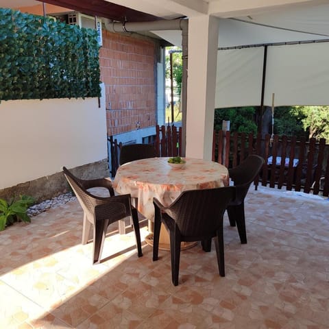 Patio, Balcony/Terrace, Seating area