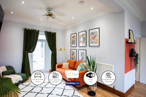 Living room, Seating area