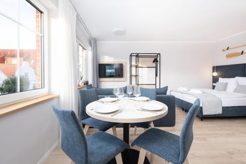 Bed, Photo of the whole room, Dining area