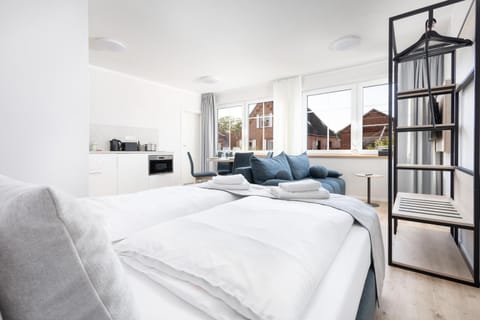 Bed, Kitchen or kitchenette, Photo of the whole room, Seating area