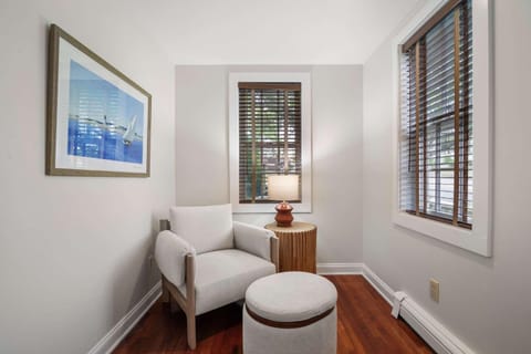 Rare Private Deck Dog Friendly Walk to Harbor House in Provincetown