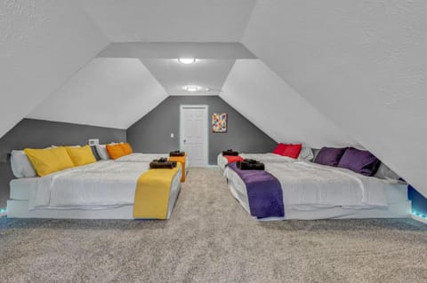 Tremont Jewel Group Stay in the Heart of Tremont House in Cleveland Heights