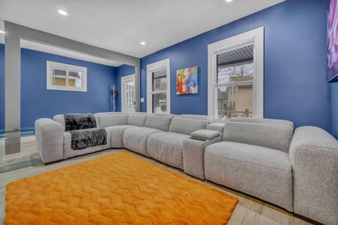 Tremont Jewel Group Stay in the Heart of Tremont House in Cleveland Heights