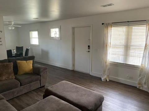 Lovely 2 Bed Room Apartment, all to yourself Apartment in Merrillville