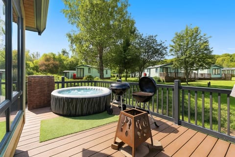 Spring, Day, Hot Tub, View (from property/room), Balcony/Terrace