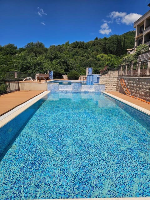 Swimming pool, Swimming pool