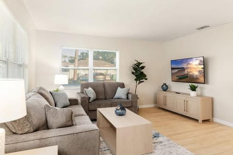 Spacious Duplex Zephyrhills #2 House in Zephyrhills