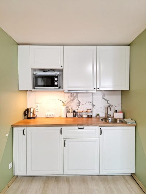 Kitchen or kitchenette, kitchen