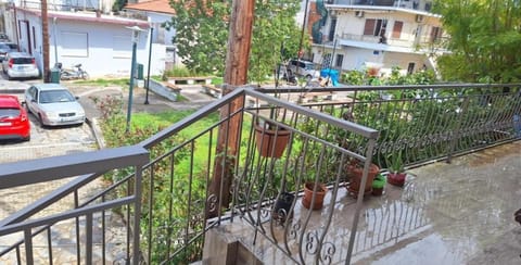 Georgia's Family House - Kalamata Centre Apartment in Messenia