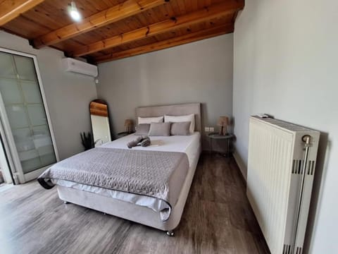 Georgia's Family House - Kalamata Centre Apartment in Messenia