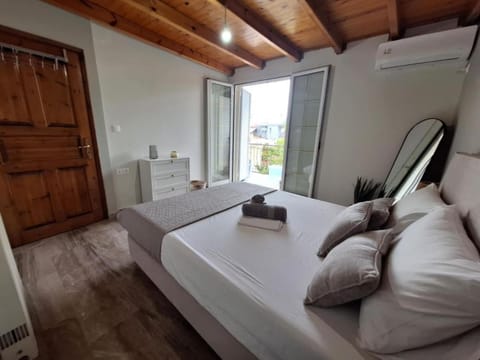 Georgia's Family House - Kalamata Centre Apartment in Messenia